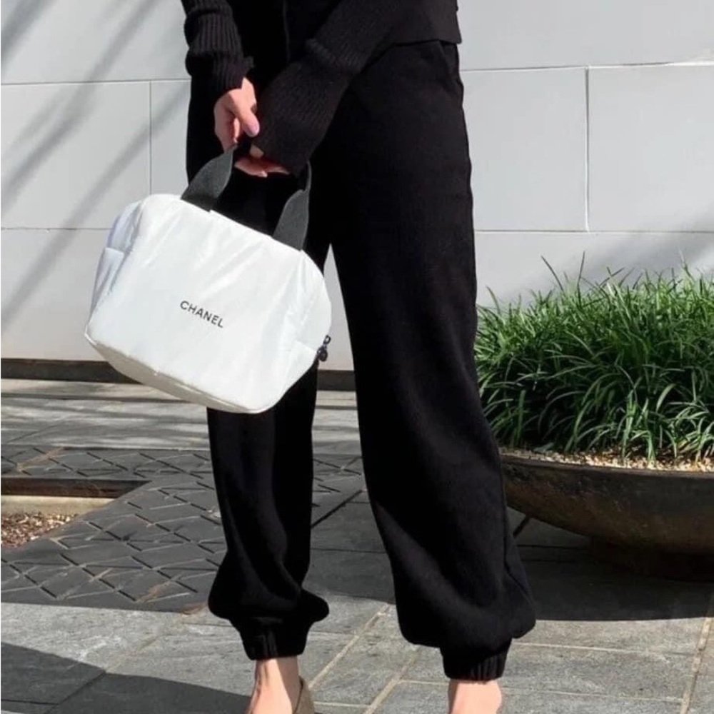 Chanel - Picture 3 of 5